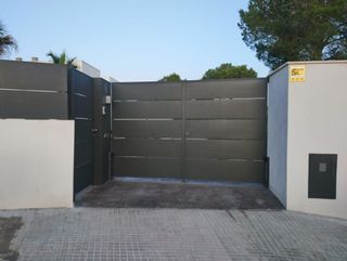 Puerta gris 